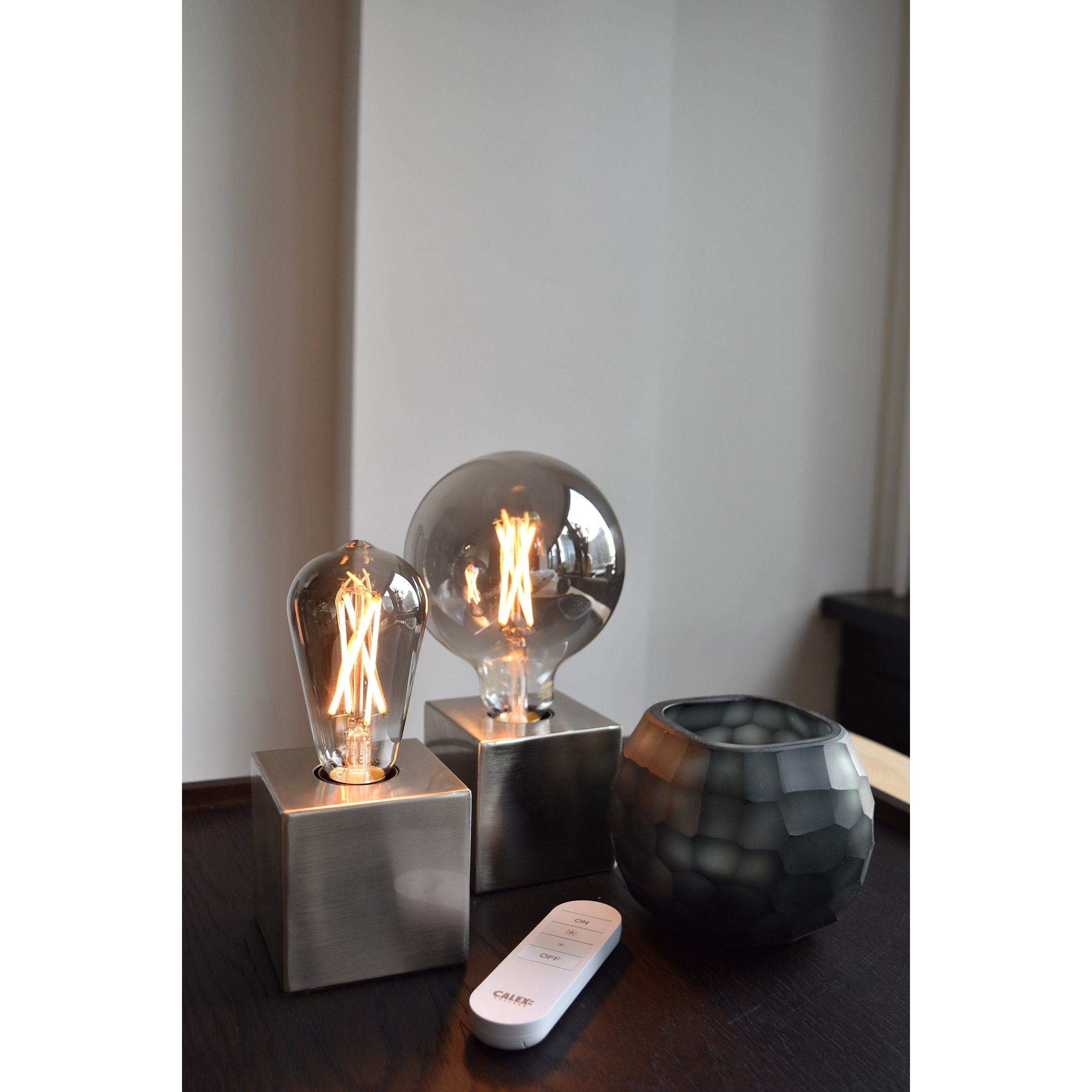 musicus zich zorgen maken Verlichting Calex Smart LED lamp - Ø 6,4 x 14 cm - E27 - 7W - dimfunctie via app - 1800  tot 3000K - white ambiance - gerookt | Lichtkoning