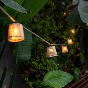 New Garden Okinawa Garland - lichtslinger - 8 meter slinger waarvan 3 meter snoer - 10 LED-lampen incl. - IP44 - bamboe